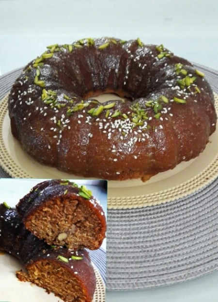 کیک شیره انگور با سس کارامل