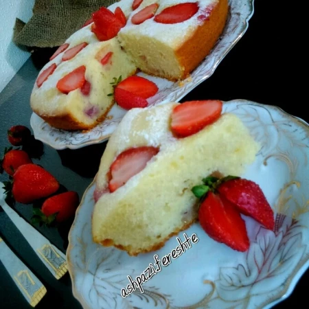 کیک توت فرنگی