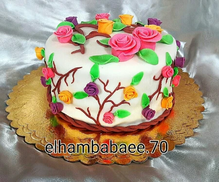 کیک تولد با روکش فوندانت