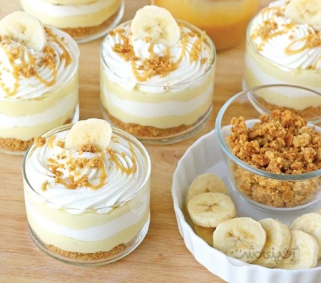 دسر موز و خامه