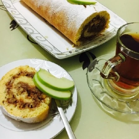 کیک رولتی سیب و دارچین