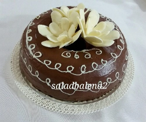 عکس کیک شکلاتی کره ای با پف ده سانتی