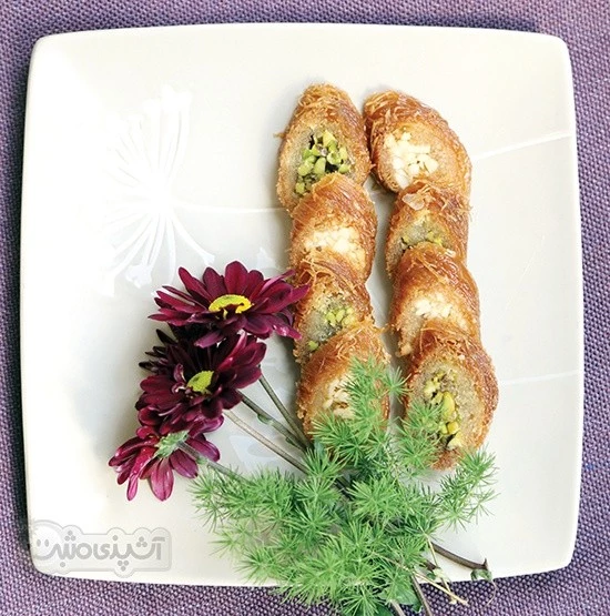 عکس باقلوای رولتی با مغز پسته و بادام