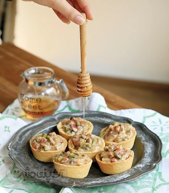 عکس باقلوا مینی تارت با مغز