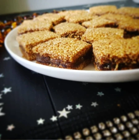 سمسمیه (کنجد و خرما)