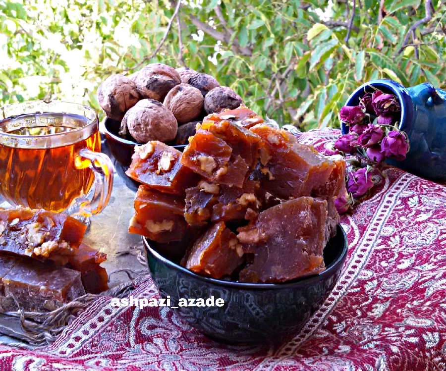 عکس باسلوق شیره انگور و گردو