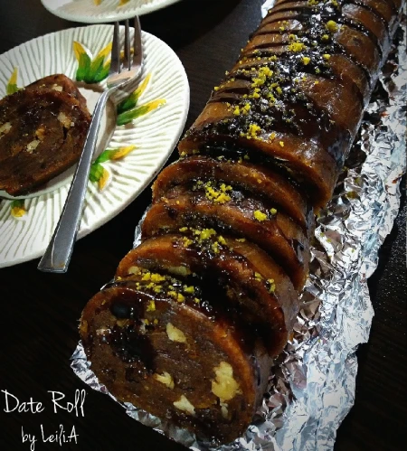 رولت خرما و بیسکوییت