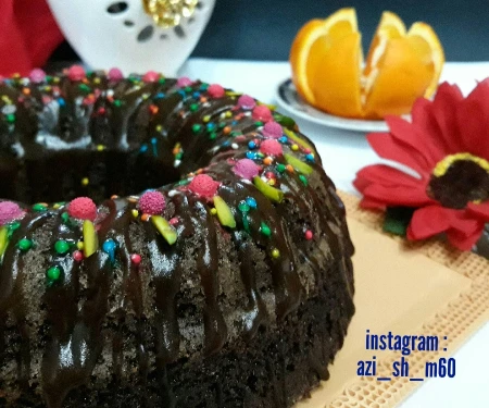 کیک شکلاتی بدون روغن با سس قهوه