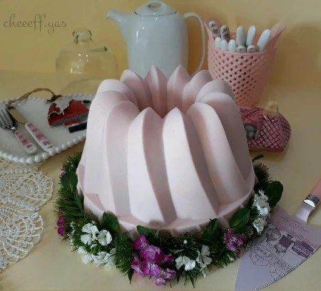کیک وانیلی سورپرایز