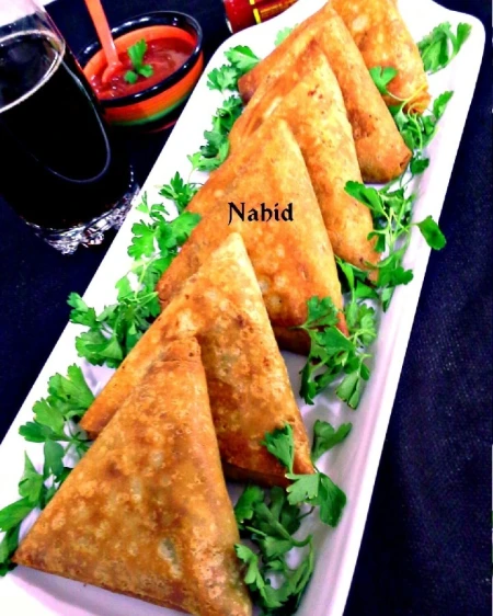 سمبوسه قارچ و سوسیس