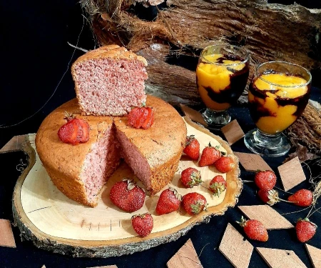 کیک توت فرنگی