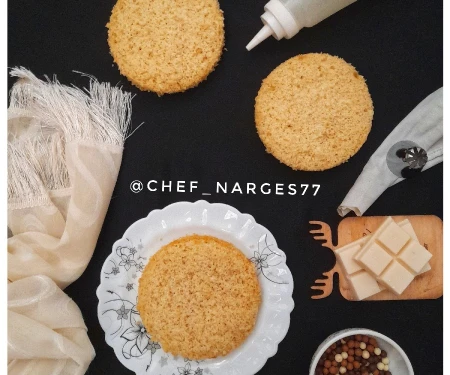 کیک اسفنجی (با سه قلم مواد)