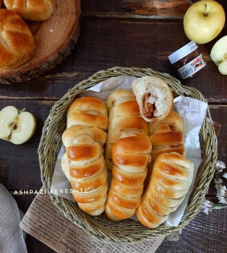 نان با مغز سیب و دارچین