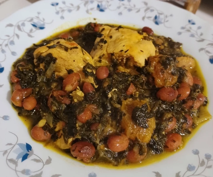 عکس خورشت کاری مرغ و اسفناج