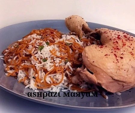 رشته پلو با مرغ آبپز 