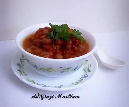 خوراک لوبیا با پوره گوجه‌فرنگی