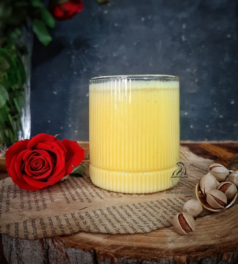 عکس شیک پسته و زعفران