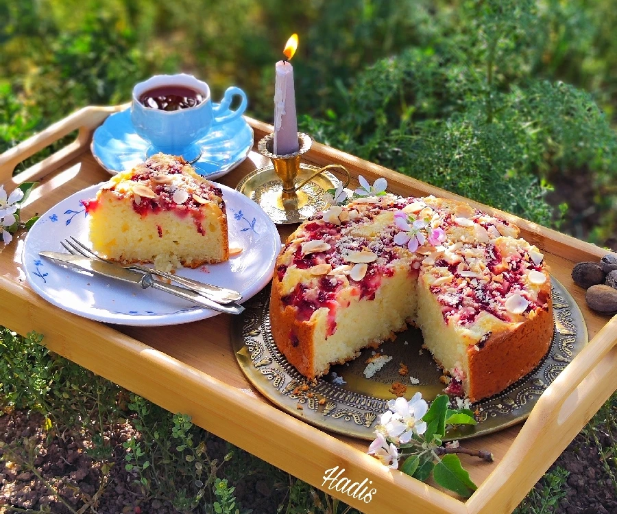 عکس کیک بادام و توت فرنگی 
