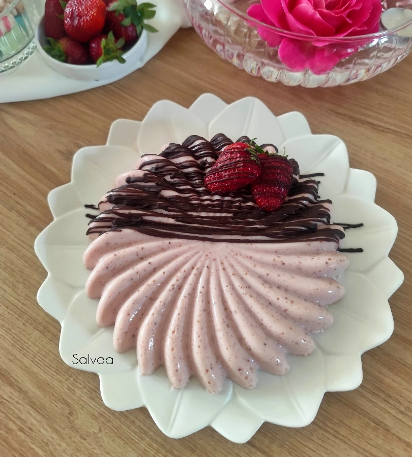 عکس دسر شکلات با توت‌فرنگی 