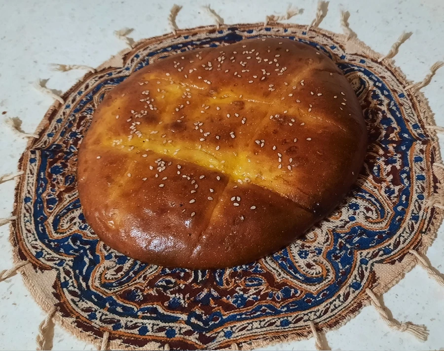 عکس نان شیرمال زعفرانی
