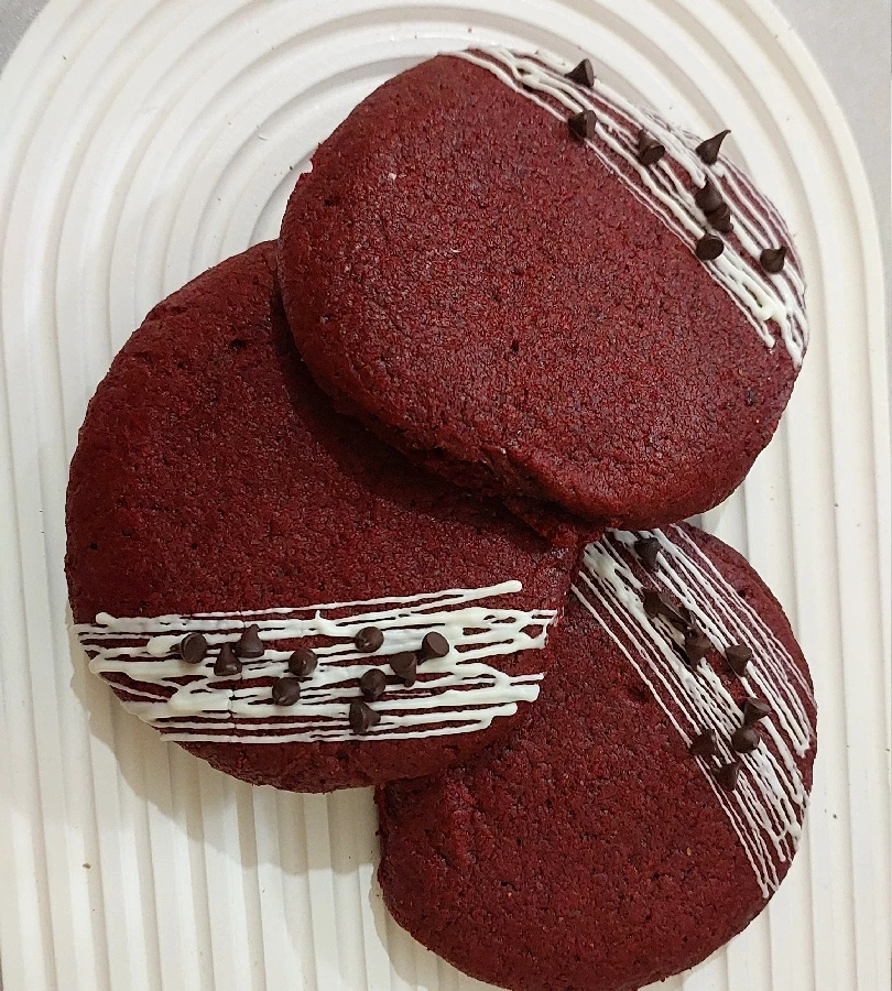 عکس کوکی ردولوت با مغزی کرم چیز