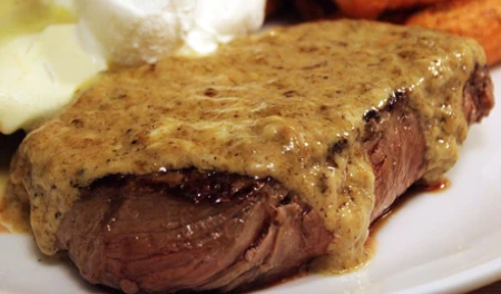 استیک با سس چیلی و گشنیز