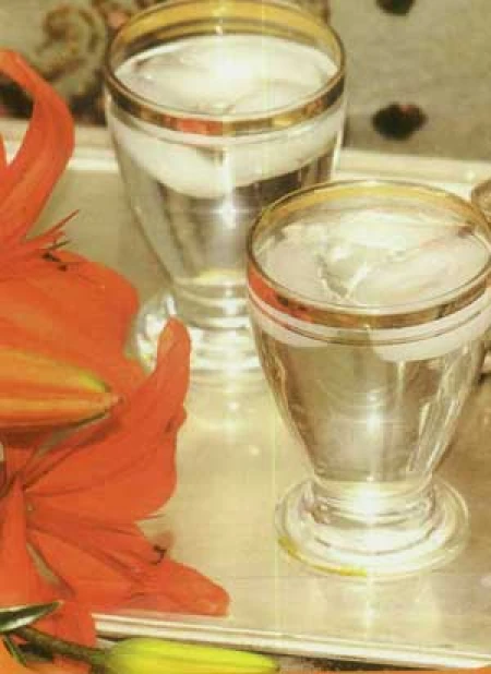 شربت عرق بیدمشک