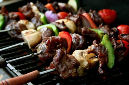 کباب چنجه بره مزه دار شده